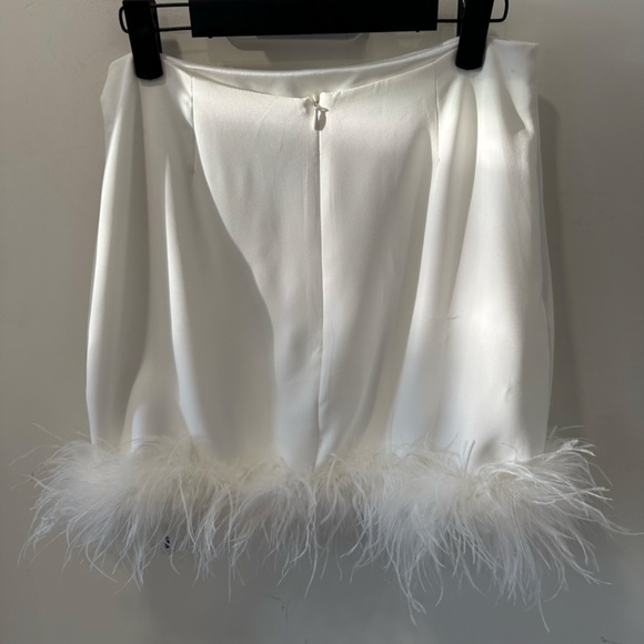 CLUB L LONDON WHITE MINI SKIRT WITH FEATHERS - Picture 2 of 5